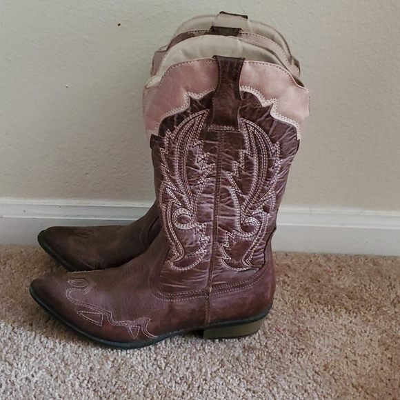 Boots - Picture 2 of 2